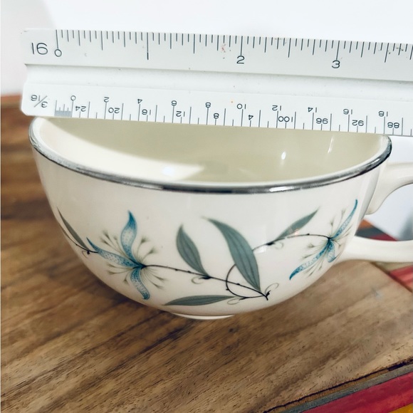 Vintage blue floral design Tea/coffee cups w/creamer - Picture 5 of 10